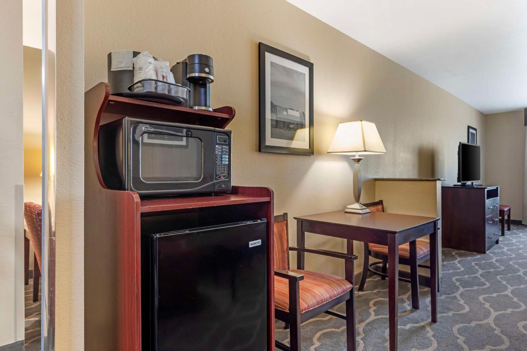 Best Western Plus Burleson Inn&Suites Exterior foto